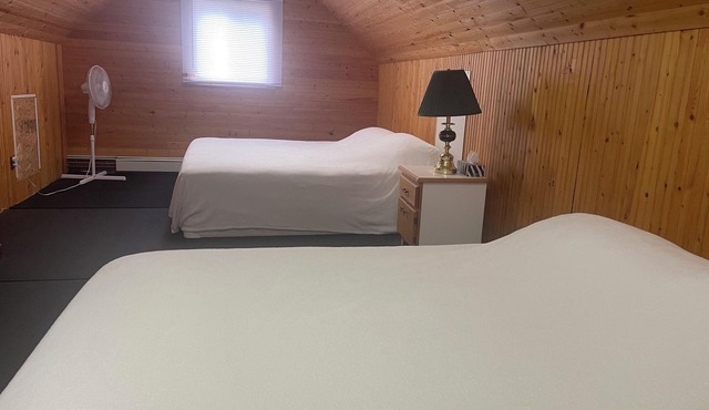 4 Season Cozy Rustic Loft Cabin along Last Mountain Lake. Pet friendly.