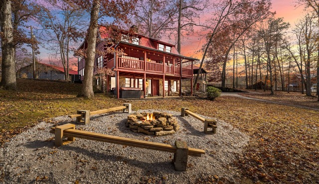 4 Cabins, Sleeps 31, 16 gated acres near UTK, 4 Hottubs, Sauna, Smokies, Fishing