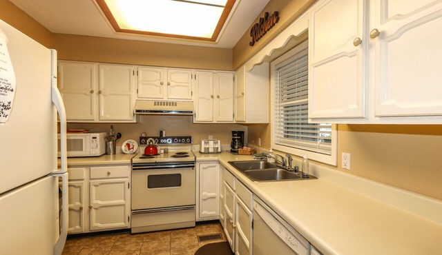 4 Cabo Tinoso Place - HDTV, WIFI. Nicely furnished town home, screened in porch,