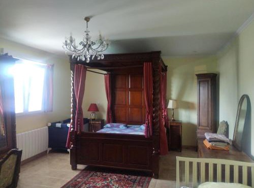 4 Chambres meublées et un seul studio avec petite cuisine