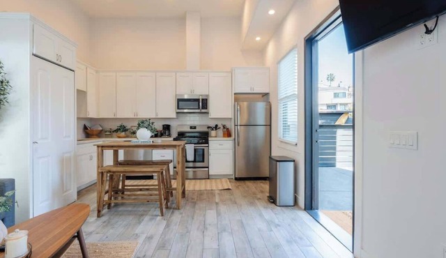 4 Chic Apartments Steps from Old Town: Sleep 24