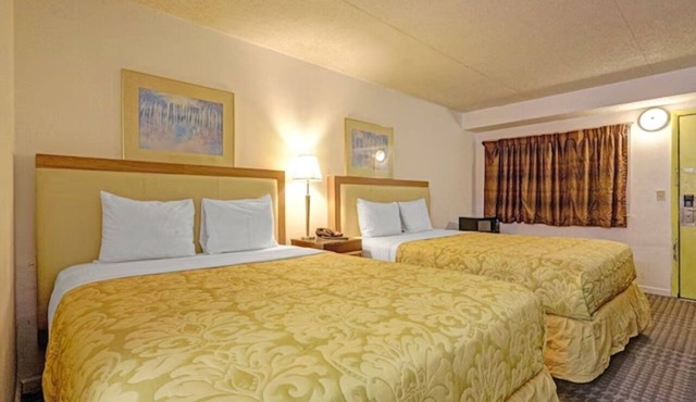 4 Clean & Modern Rooms w/Free Parking near Golden Gate | Pet-Friendly