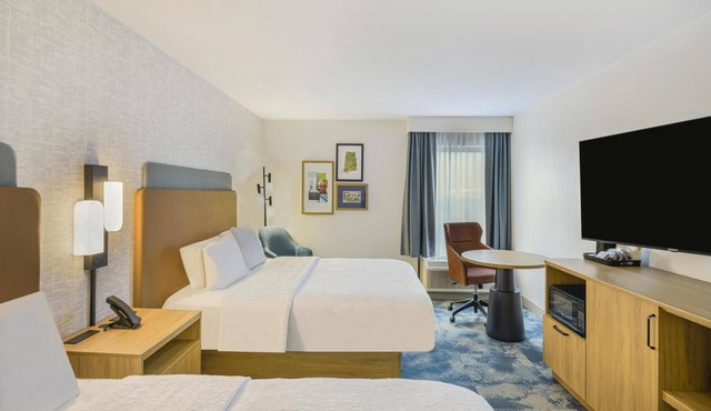 4 Comfortable Group Rooms Near Top Spots & Dining | Free Parking & Breakfast