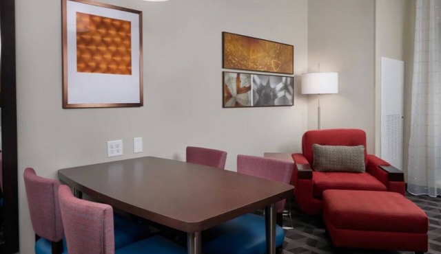 4 Comfortable Suites Near Texas Motor Speedway for Race Enthusiasts
