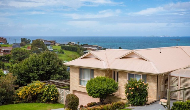 4 Dawn Parade, Kianga