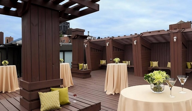 4 Deluxe 1 King Bed at The Lucerne Hotel, Close to New York Historical Society!