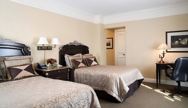 4 Deluxe 2 Double Beds at The Lucerne Hotel, Minutes to Central Park!