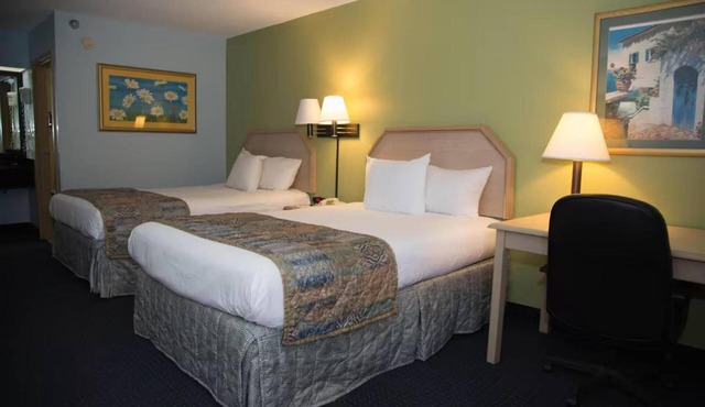 4 Double Queen Rooms | Near Gulfarium Marine Adventure Park | Free Parking