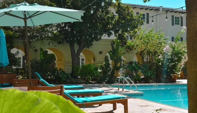 4 Double Suites with Grill, Pools & Pet-Friendly Stay Near Museums & Downtown