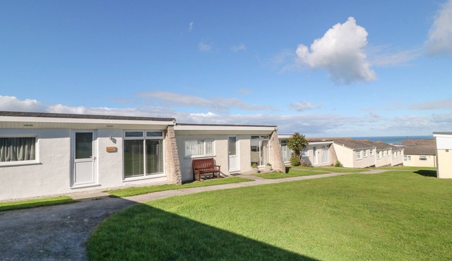 4 DRECKLY, pet friendly, character holiday cottage in Widemouth Bay