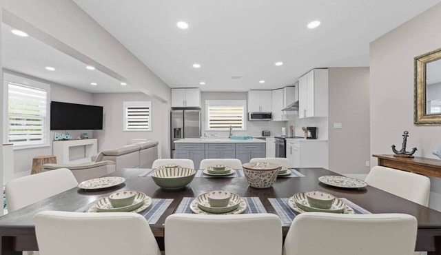4 Ensuites Bed + Minutes to Anna Maria Island