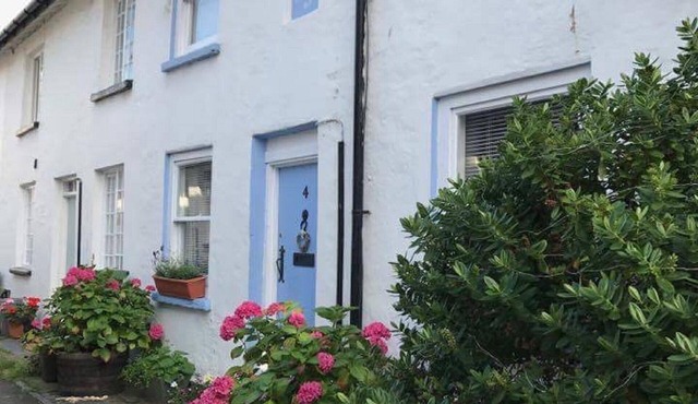 4 Evans Terrace Beautiful Cottage in the heart of Aberdovey! Free parking permit