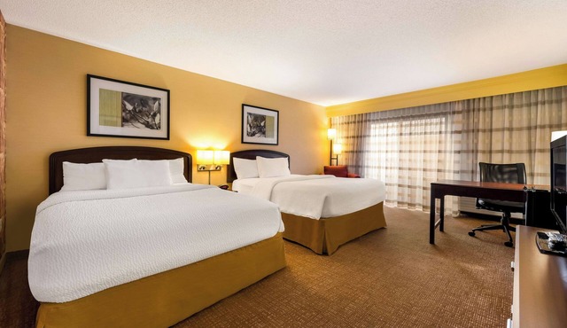 4 Family-Friendly Rooms with Indoor Pool, Pet-Friendly, and Great Location