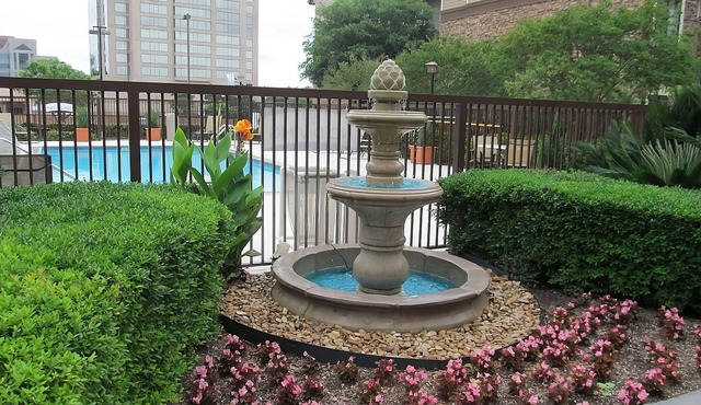 4 Family-friendly Suites w/Full Kitchens! Pets are Welcome! With Outdoor Pool!