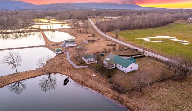 4 Fish Ponds - 17 Acres - Boat