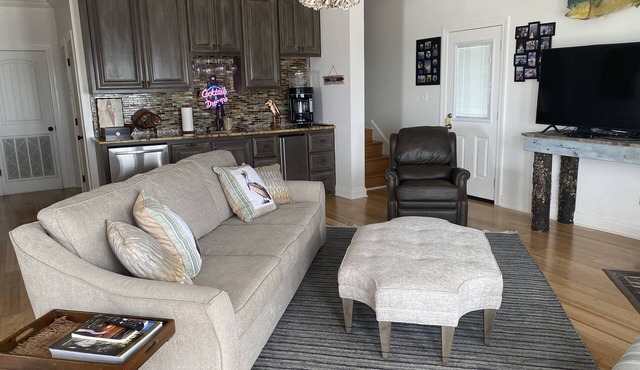 4 floor costal home - large outdoor entertainment & cooking area - pool splash