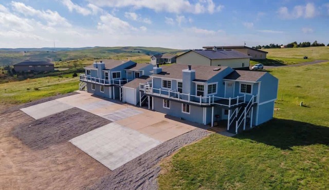 4 Furnished Condos, 12 Bed/8 Bath Great Lake Views