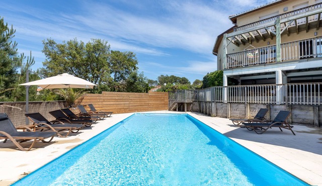 4* Gallery Villa in Moliets, 15 p, heated pool, ensuite rooms/close 2 beach