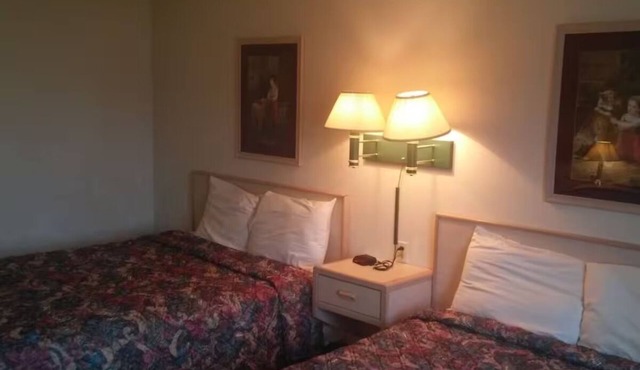 4 Group-Friendly Rooms w/Breakfast & Free Parking | Sioux River Trails