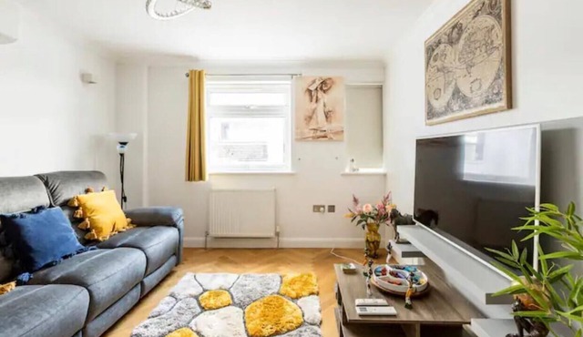 4 Guests - 2 Bedrooms - Quick links Central London