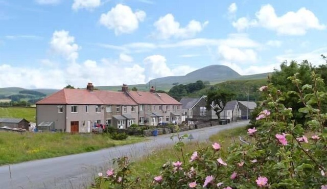 4 HELWITH BRIDGE COTTAGES, pet friendly in Helwith Bridge