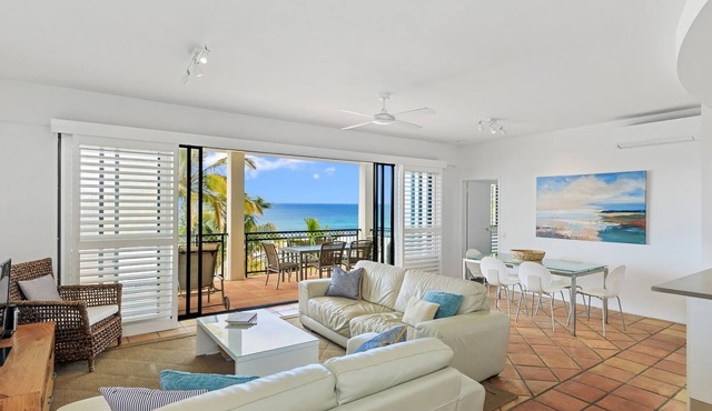 4 Hilltop Villas - Enjoy Ocean Views From The Heart Of The Village