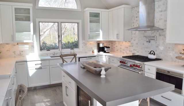 4 House from Beach 4-Bd Retreat 3 bath, w/Pool, Hot Tub, & TESLA Charger