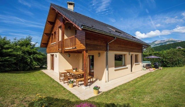 4* house Les Roses du Vercors with summer swimming pool