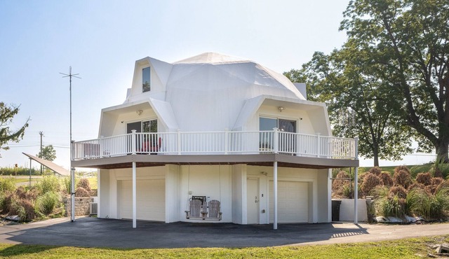 4 King Beds - Garage - Fast Gig WiFi - Huge Yard
