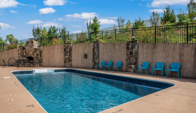 4 King beds! Private, Heated Pool! Theater Room! Game Room! Bunks!