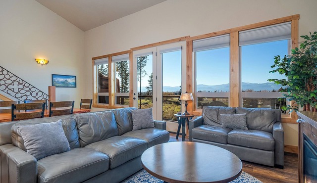 4 king beds w/ensuites | Double the Living Space!
