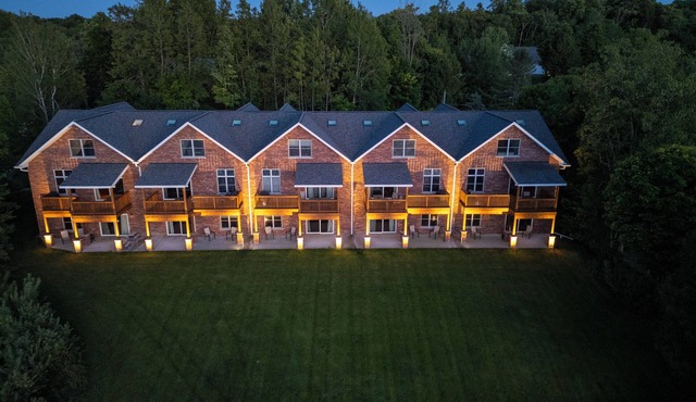 #4 Lake Front Condo - Hamlin Lake, Ludington, MI - 10 Guests