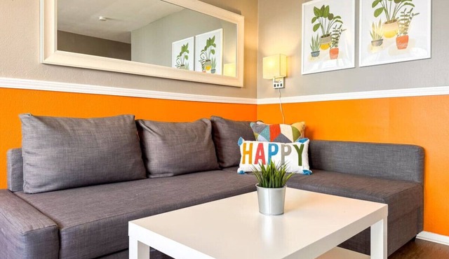 4 Large Apartments w/8 Bedrooms & Parking + WIFI
