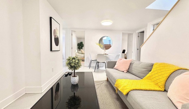 4 Large Rooms City Centre