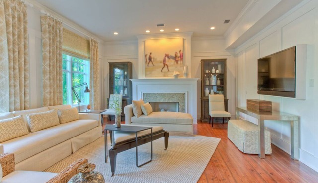 4 Level Luxury Cottage on East Beach, Private Pool, Roofdeck, Game Room, Bikes