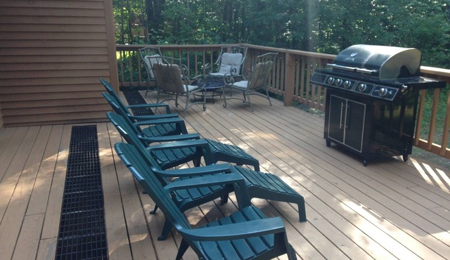 4-Level Townhouse Near Story Land, Skiing