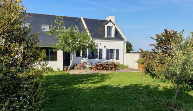 4* listed house with large private garden in a 6-hectare estate