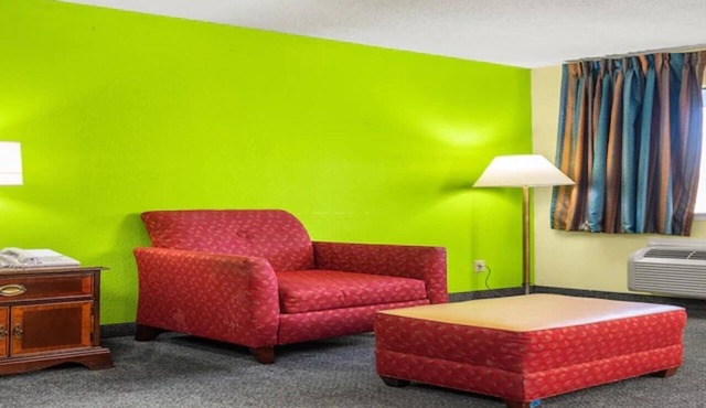 4 Lodgings of Pet-Friendly Rooms for Groups or Family! | Free Onsite Parking