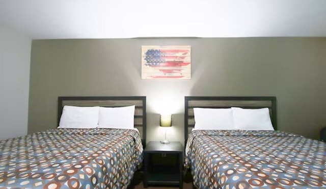 4 Lodgings Queen Stay Near Mid-America Center | Free Parking