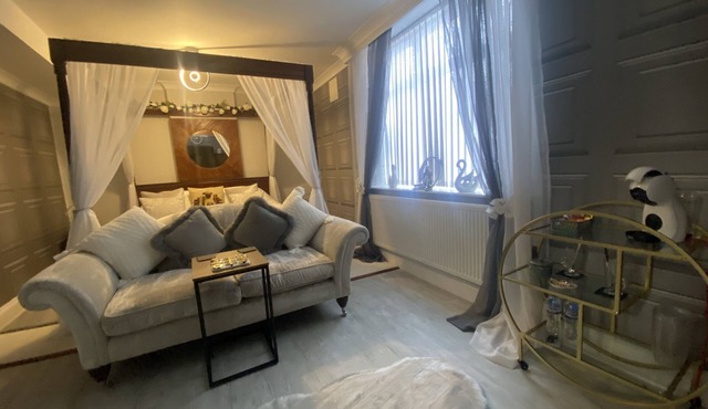 4* Luxury Apartment at The Old Exchange