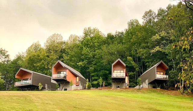 4 Luxury Cabins with Stunning Mountain Views