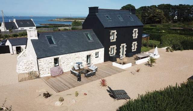 4* Luxury house - Wonderful Seaview - Pool - Sandbeach around the house