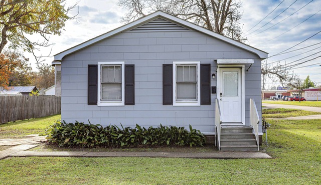 4 Mi to Baton Rouge: Charming Duplex Apartment
