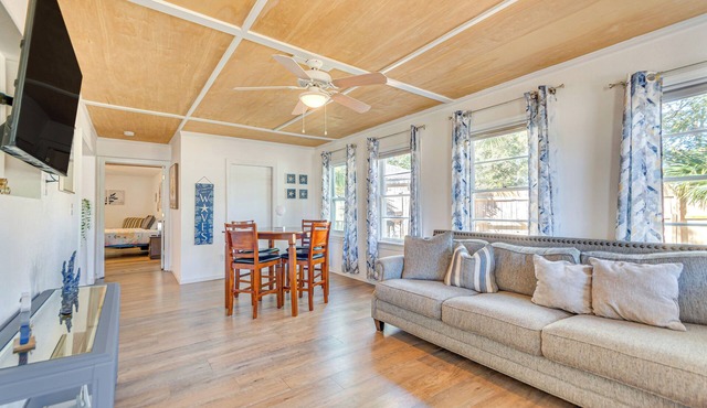 4 Mi to Beach: Spacious Fort Walton Beach Retreat!