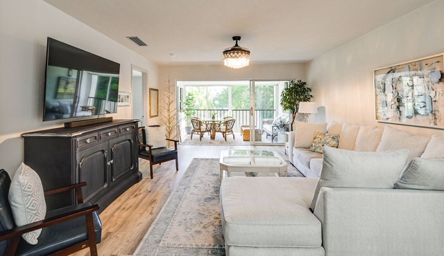 4 Mi to Beach! Naples Snowbird Nest w/Pool Access
