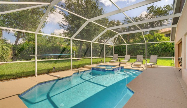 4 Mi to Beaches: Fort Myers Escape w/Patio