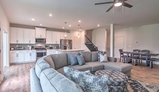 4 Mi to Bethany Beach Townhome with Screened Porch