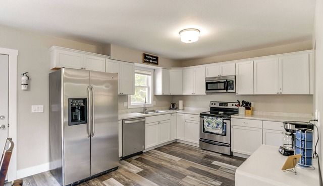 4 Mi to Big Creek State Park: Spacious Family Home