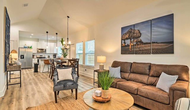 4 Mi to Boat Ramp: Charming Rockport Home