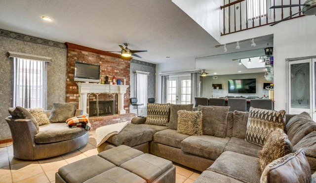4 Mi to Bourbon St Spacious Retreat with Wet Bar!